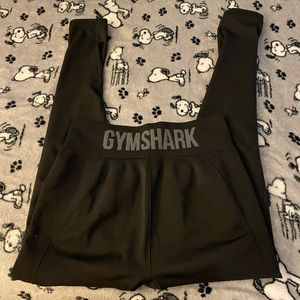 Gym shark leggings